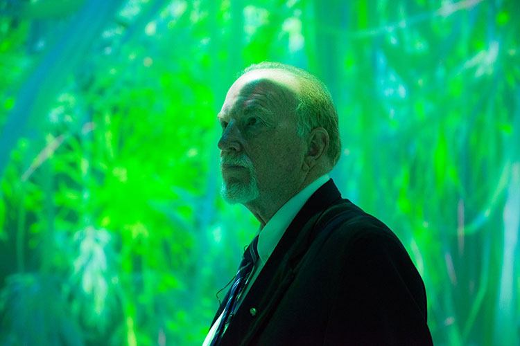 John Morrison experiencing the Life of a Neuron exhibit